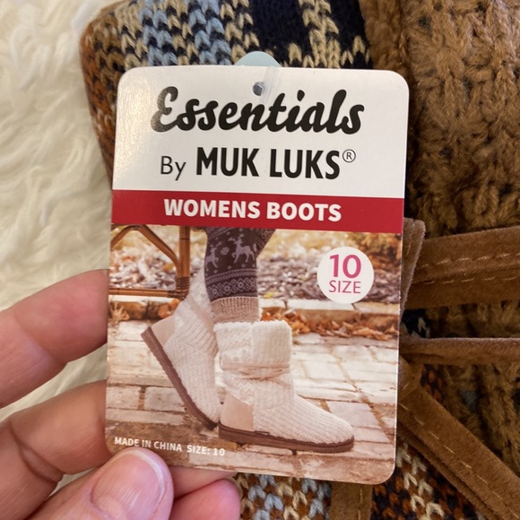 Woman’s Muk Luke Camel Plaid Water Resistant Boots - Picture 6 of 10